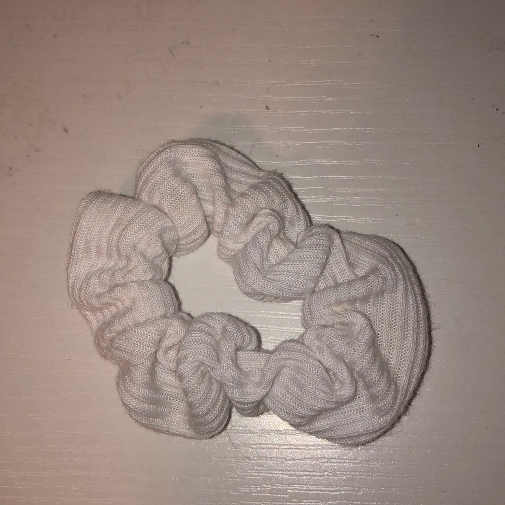 White Ribbed Scrunchie